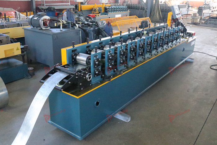 C stud roll forming line for continuous metal framing profile production