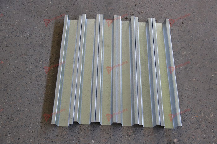 Omega profile roll forming machine for steel construction and interior finishing profiles