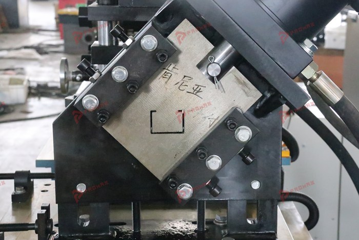 Steel stud manufacturing machine configuration for C-shaped light steel keel profiles