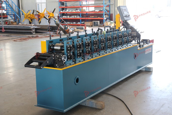 U channel roll forming machine production line and forming equipment