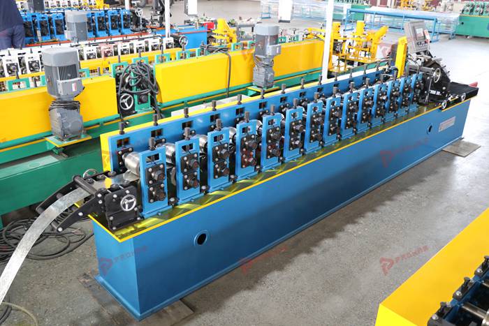 Hat profile roll forming machine for manufacturing metal furring channels