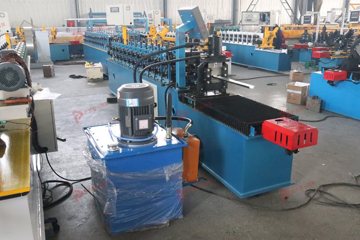Omega metal profile production line and roll forming equipment
