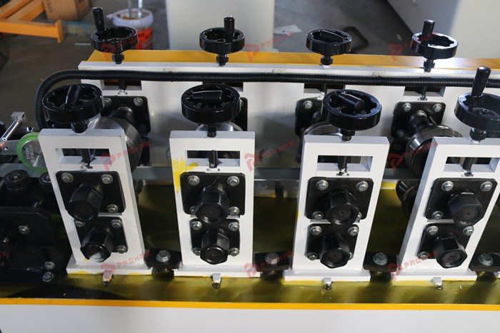 Ceiling wall angle roll forming machine for customized metal edge profiles