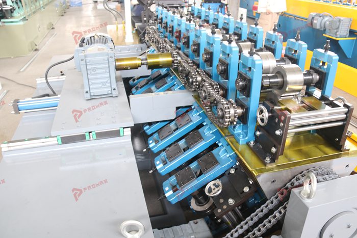 Reversible light gauge steel framing roll forming machine configuration