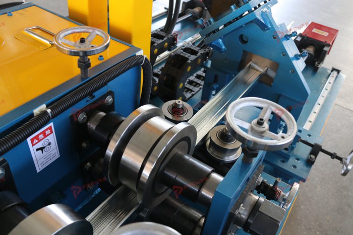 Dual-head light gauge steel framing roll former for industrial production