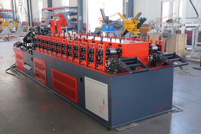 Dual-head light steel frame machine for drywall and lightweight construction profile manufacturing