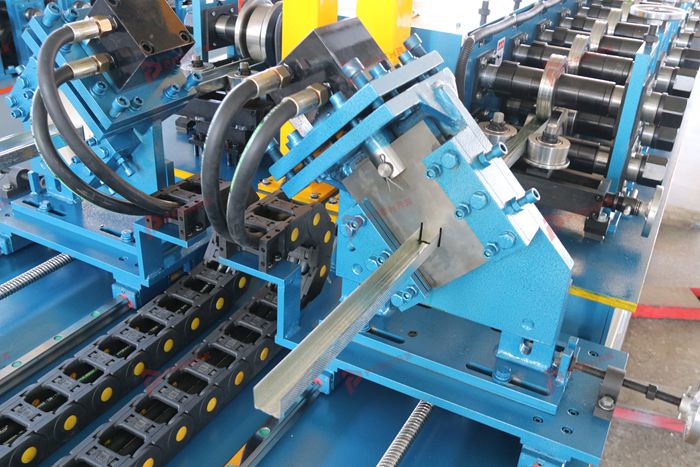 Dual-head light steel framing machine structure and roll forming components